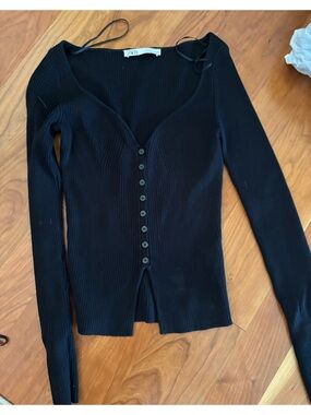 Zara Black Ribbed V-Neck Button-Front Long Sleeve Top